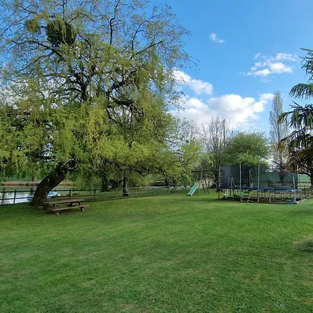 Dépendance Pour Un Paisible à La Campagne *